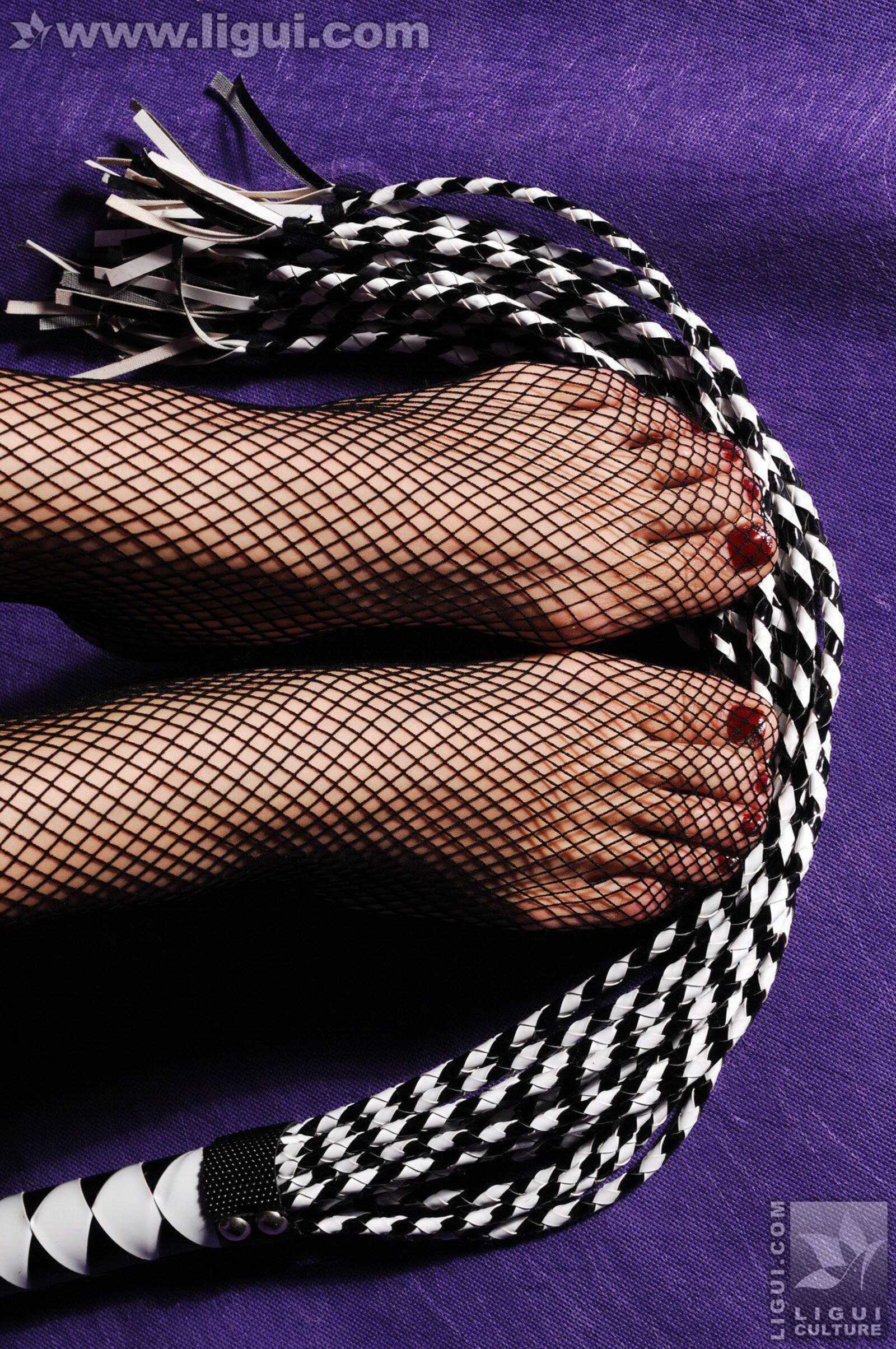 Model 思玉《制服诱惑下的美足》 [丽柜LiGui] 美腿第3张