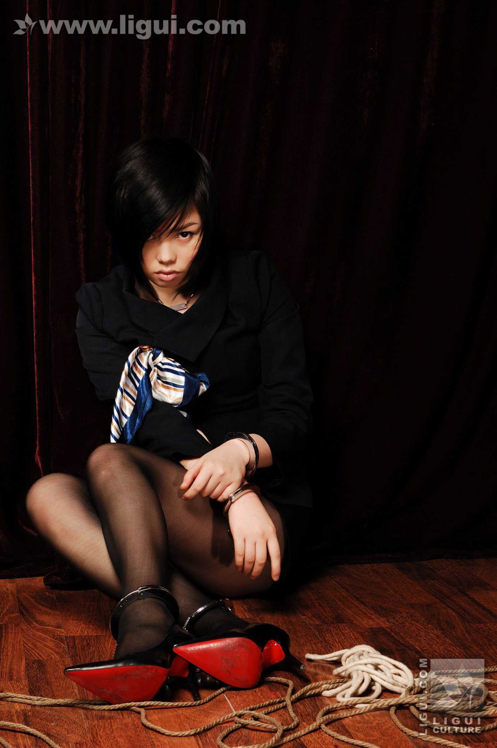 Model 幕子《环环相扣女王沦为阶下囚!》 [丽柜美第2张