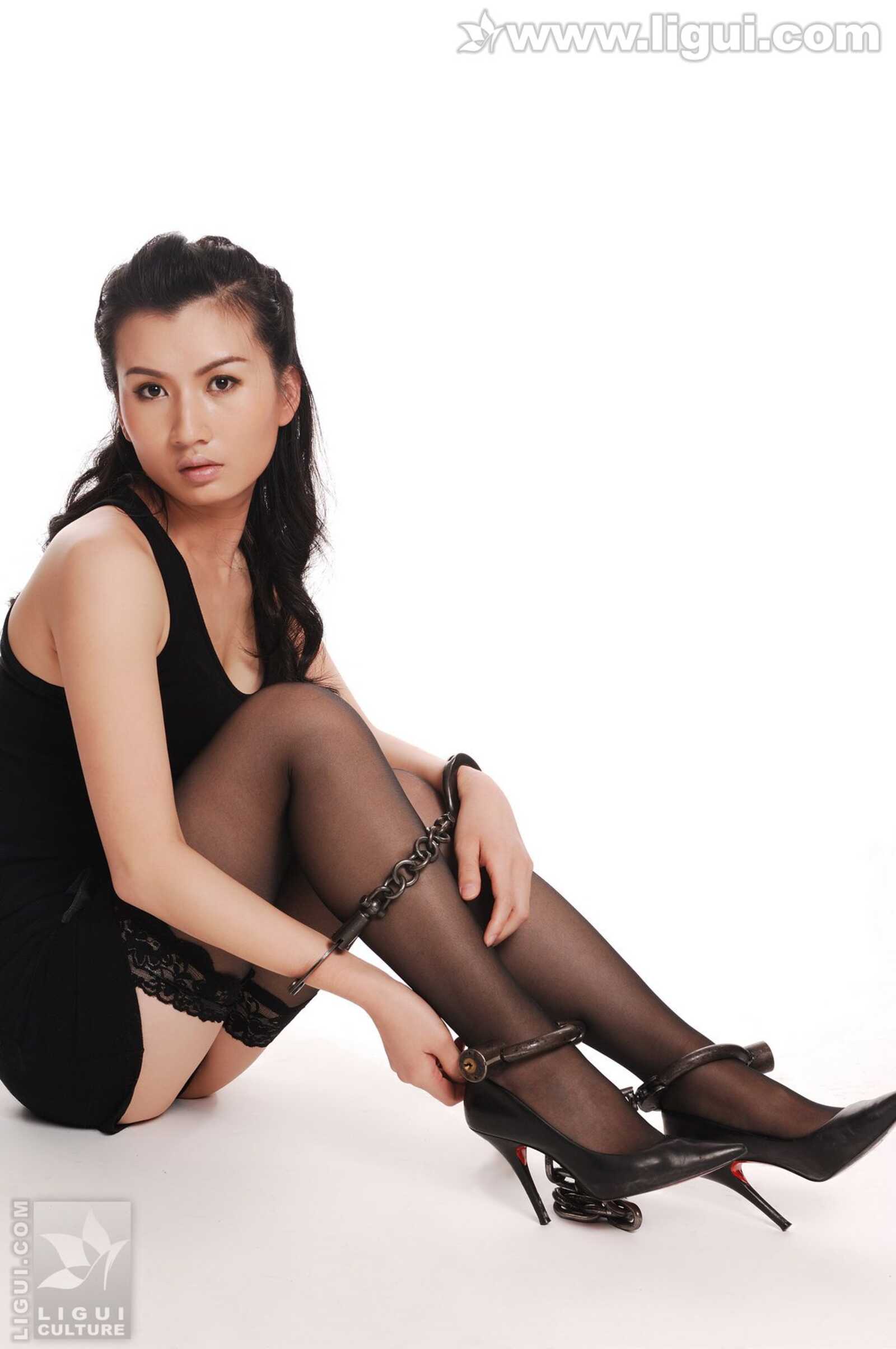 Model 尤丽《冷艳摄魂的丝袜捆绑》 [丽柜美束Li第5张