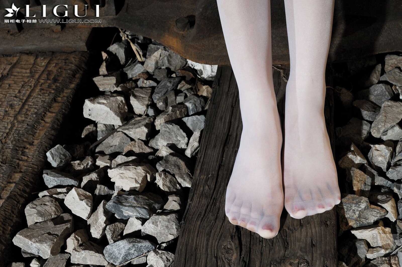 Model 文欣《诱惑的白丝》 [丽柜LiGui] 美腿玉足写第5张