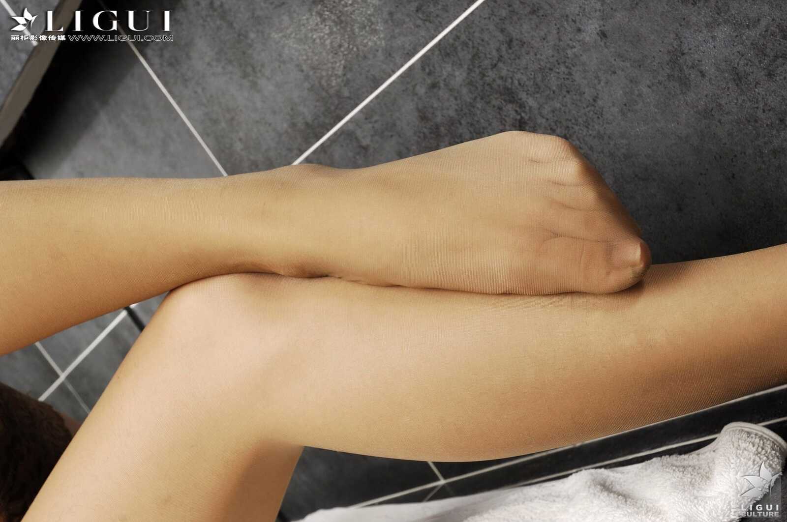 Model 英子《美女护士浴室嬉情》 上下合集 [丽柜第1张