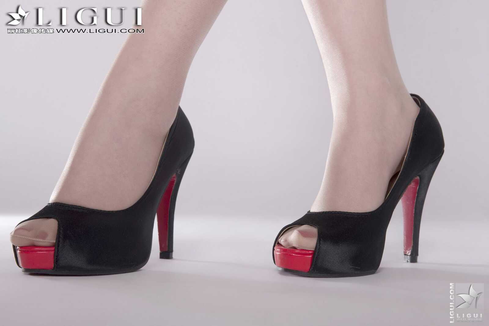 Model 乔萌《职业装肉丝高跟美足》 [丽柜LiGui] 美第17张