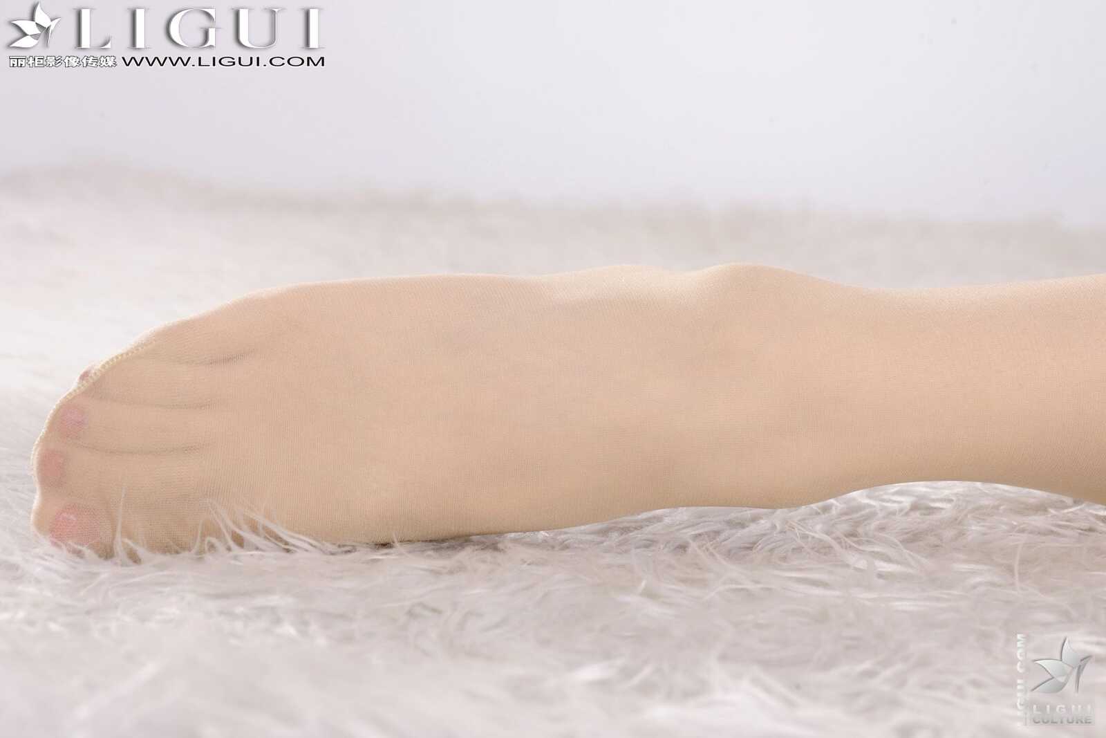 Model 雪儿《牛仔超短裙+肉丝高跟》 上下合集 [丽第2张