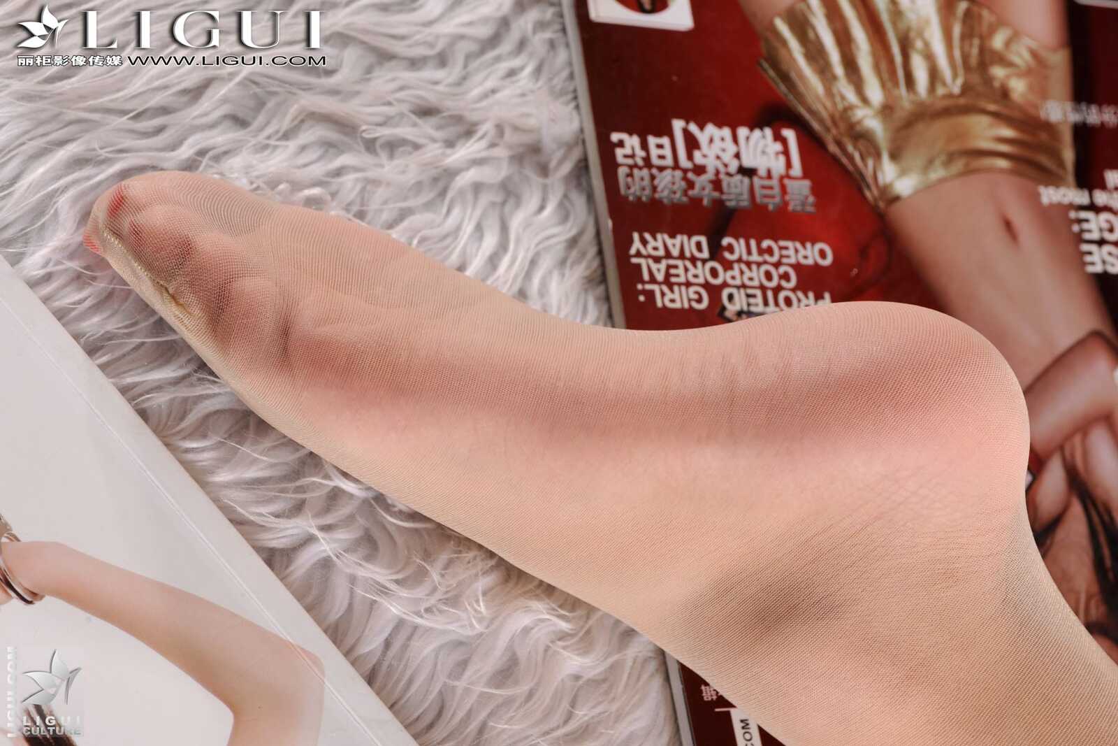 Model 美美《白领丽人美美》 [丽柜LiGui] 美腿玉足第1张