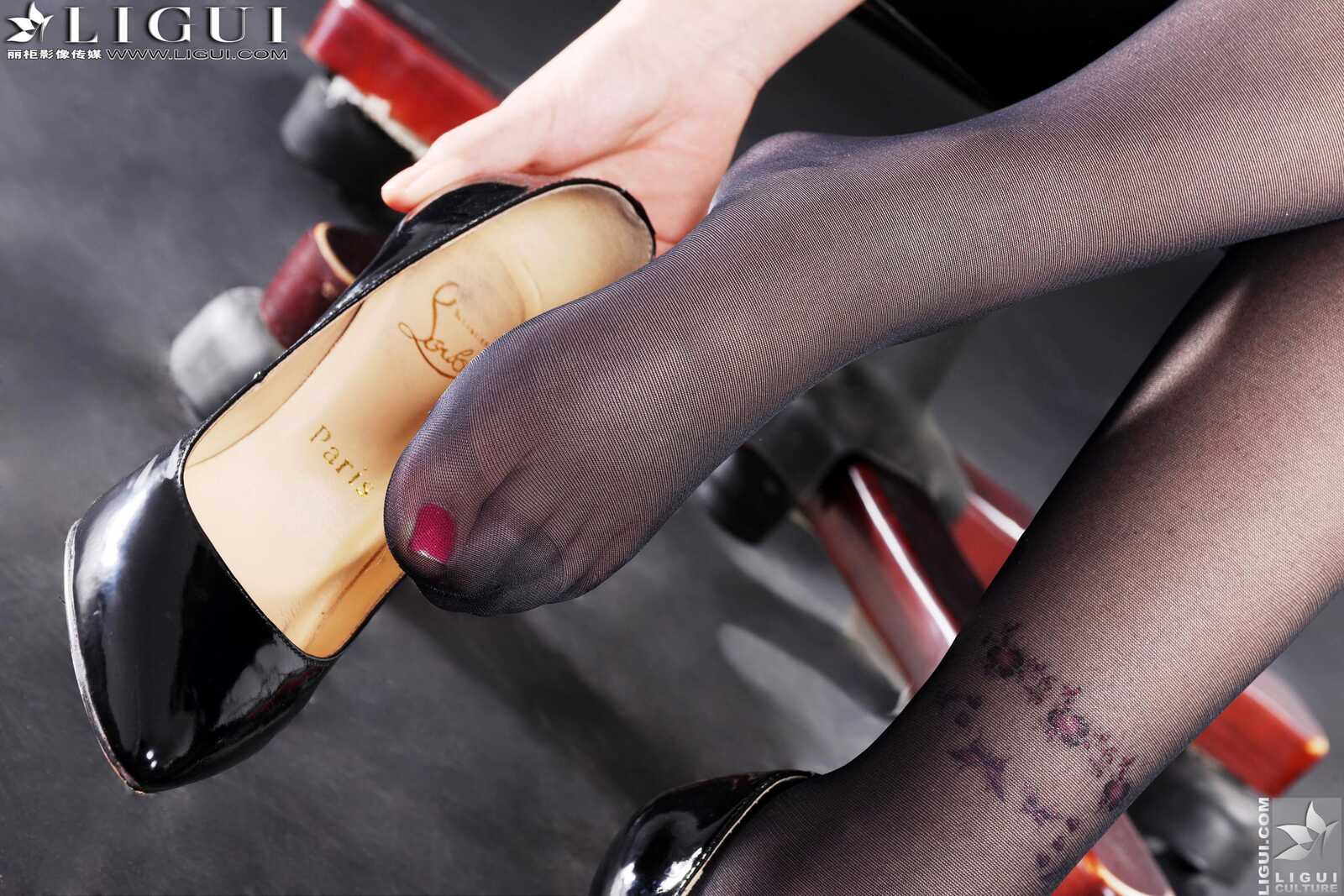 Model 侨侨《丁字裤黑丝美足》 [丽柜LiGui] 美腿玉第11张