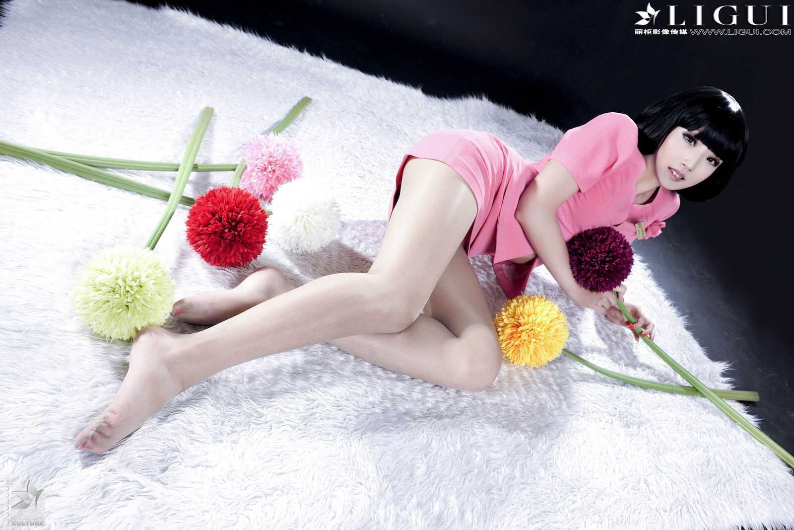 Model 司琪《粉色丽人》[丽柜LiGui] 美腿玉足写真图第3张