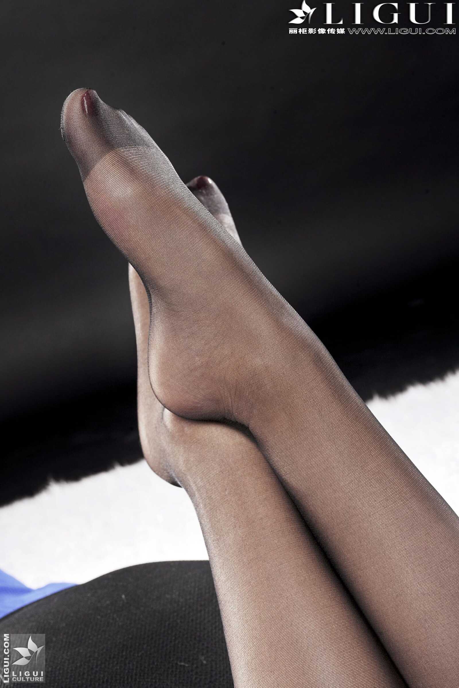 Model 安娜《职业装黑丝美足》 [丽柜LiGui] 美腿玉第3张