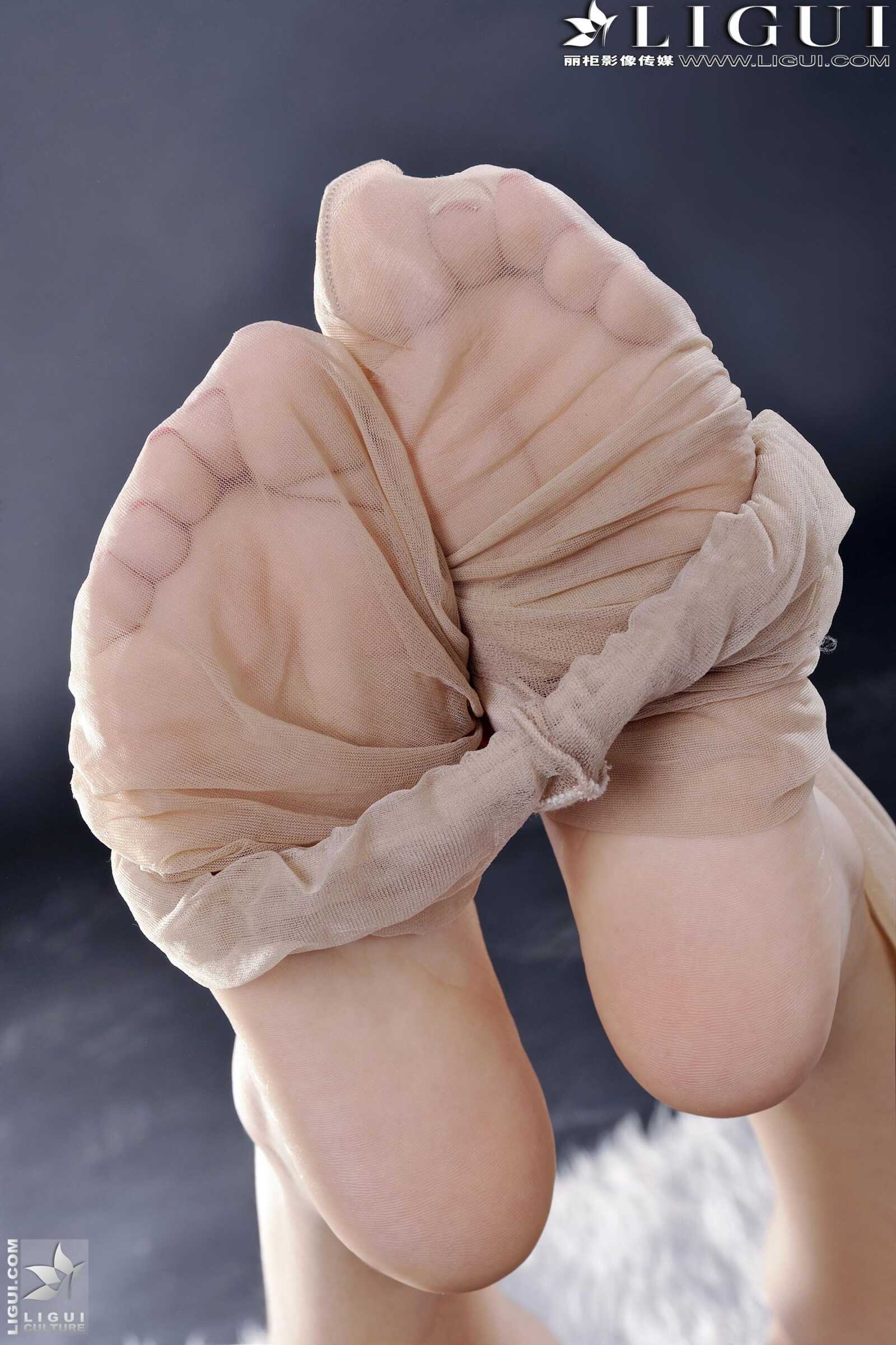 Model 凌凌《职业装制服丝足》上下合集  [丽柜L第1张