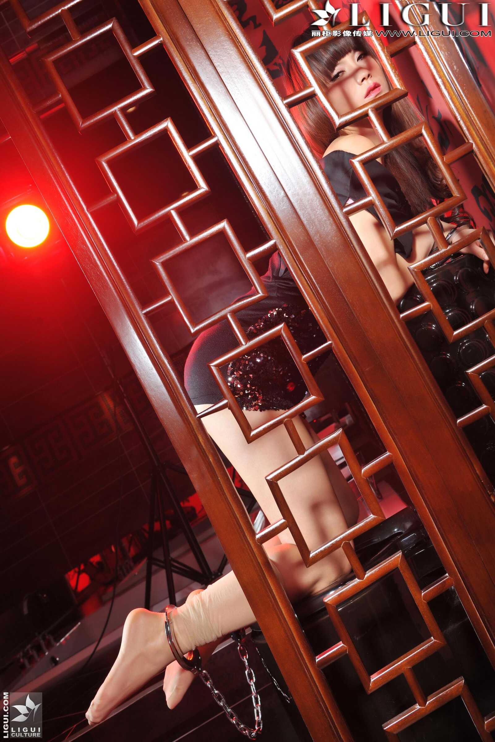 Model 晴晴《肉丝袜镣铐美女》 [丽柜美束LiGui] 美第1张