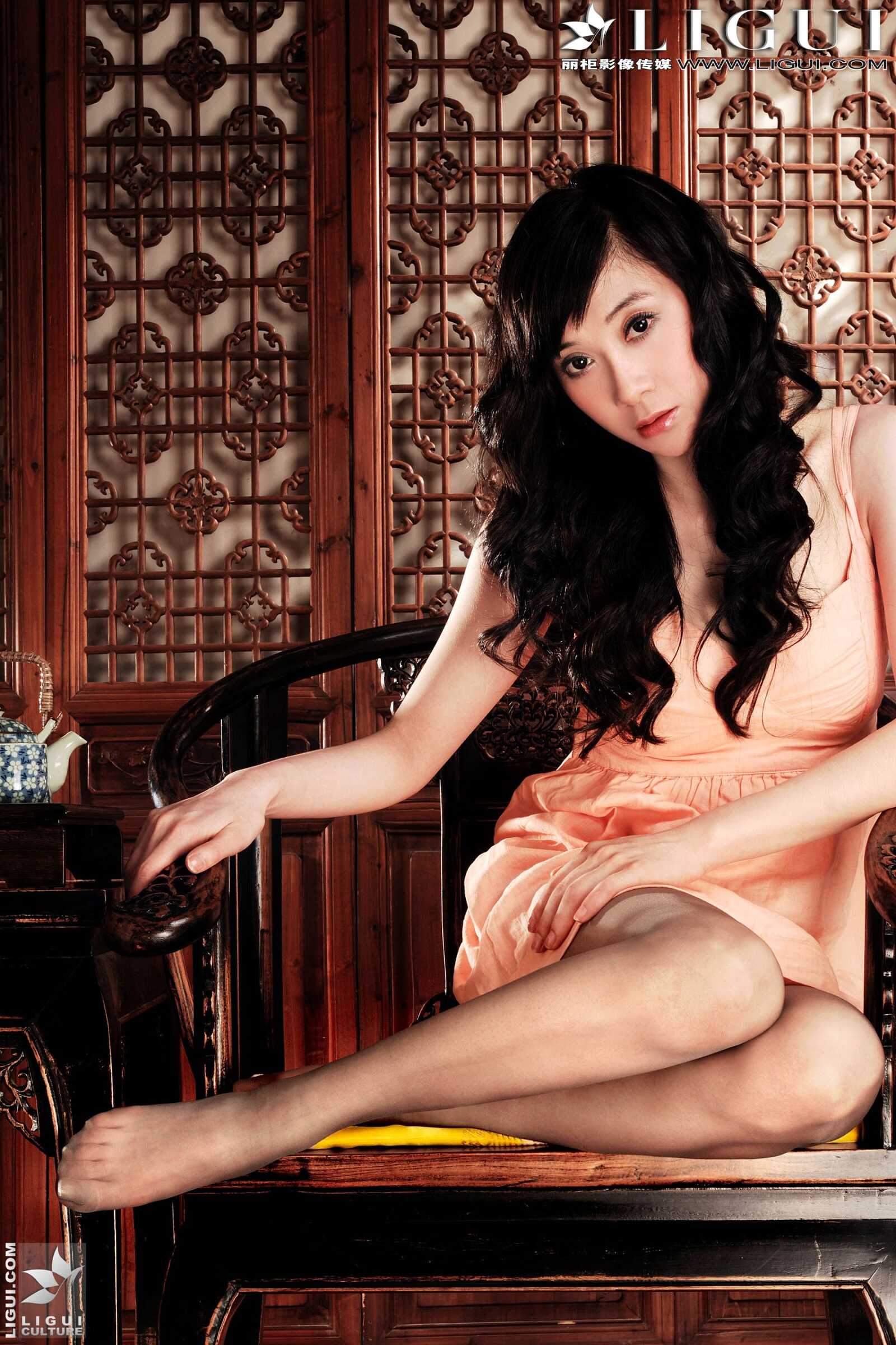 Model 金欣《古典韵味》 [丽柜贵足] 丝足美腿写真第2张