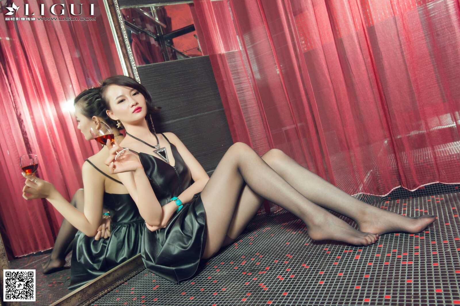 Model AMY《吊带裙黑丝高跟女郎》 [丽柜LiGui] 美腿第8张
