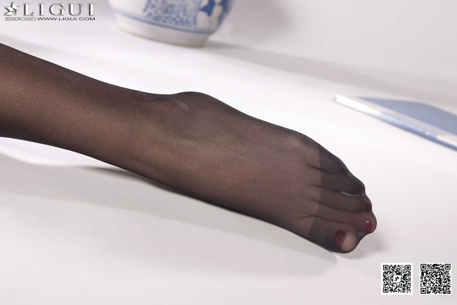 [丽柜LiGui] Model 叶子《办公室黑丝美足》美腿玉足第1张