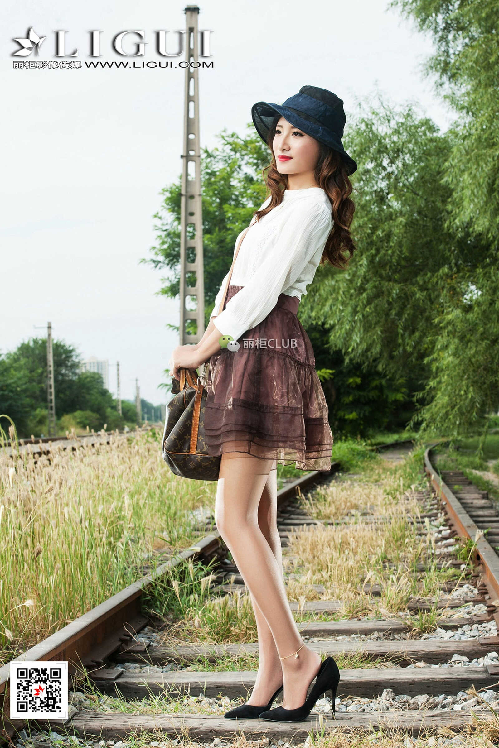 Model 思彤《时尚美腿唯美外拍》 [丽柜Ligui] 写真第11张