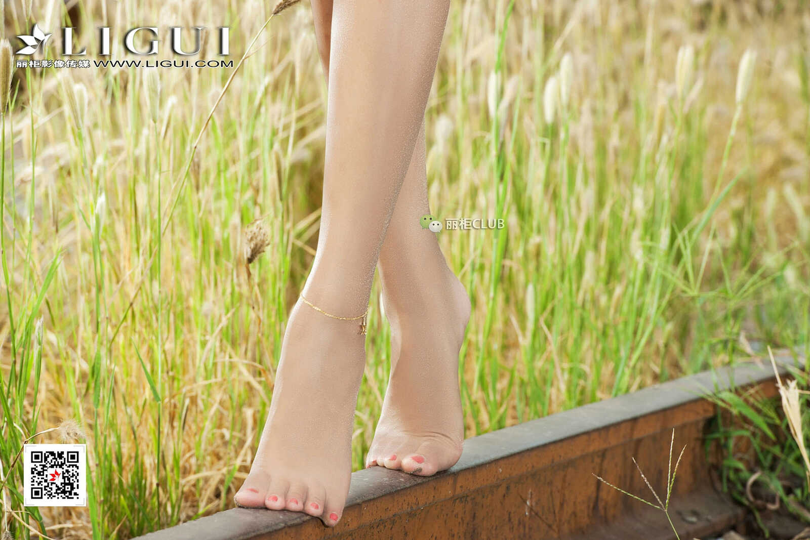 Model 思彤《时尚美腿唯美外拍》 [丽柜Ligui] 写真第9张