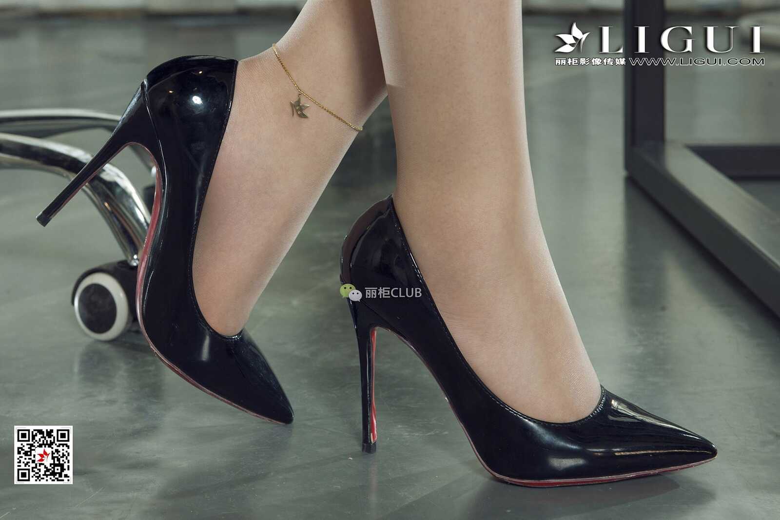Model 腿模桐桐《办公室OL肉丝》 [丽柜Ligui] 写真集第10张