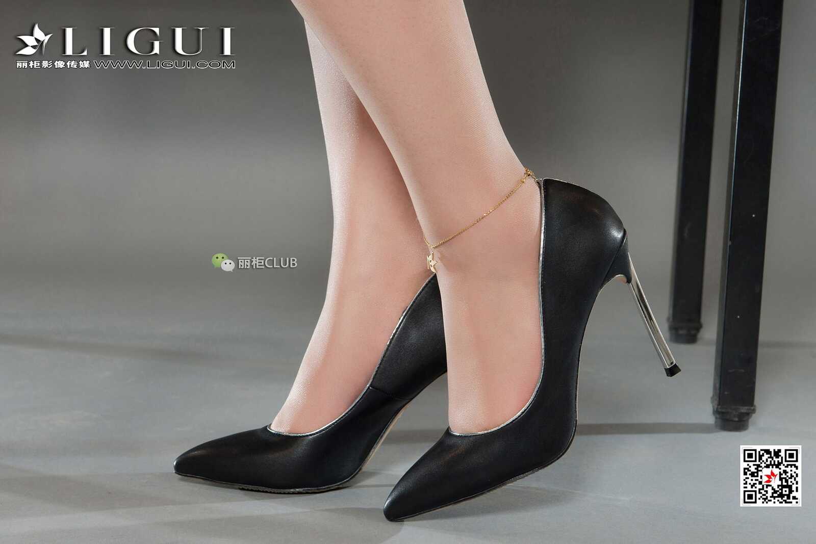 Model 腿模阮阮《肉丝OL丝足》 [丽柜Ligui] 写真集第1张