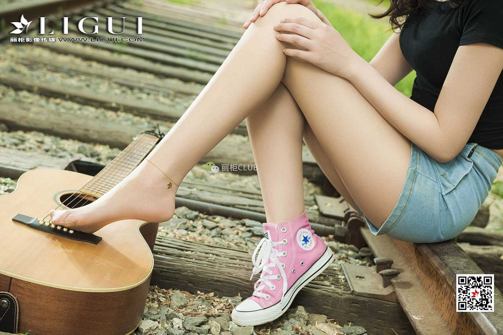 腿模小戈《文艺丝足少女》 [丽柜LIGUI] 美腿丝足第16张