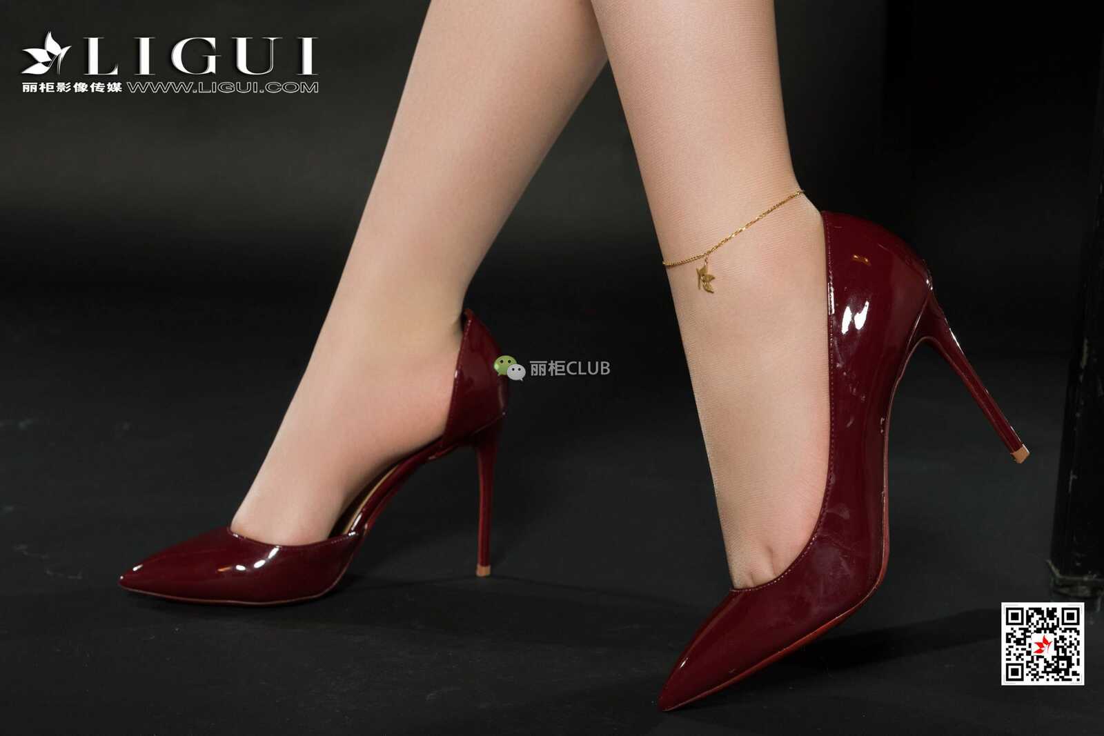 腿模果儿《丝足小秘书》 [丽柜LIGUI] 美腿丝足 写第4张