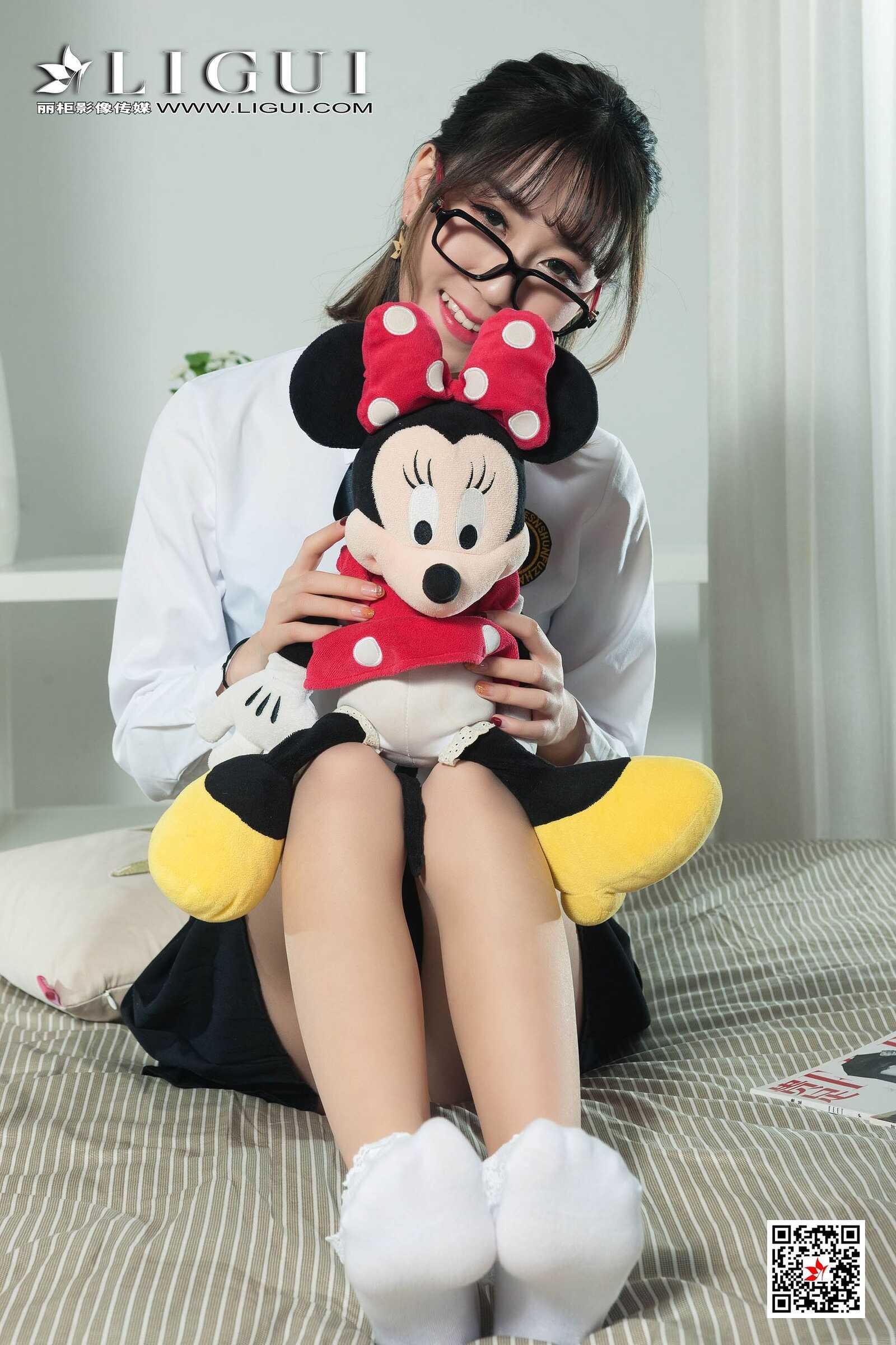 鱼妹《短筒袜玉足》[丽柜Ligui] 网络丽人 写真集第6张