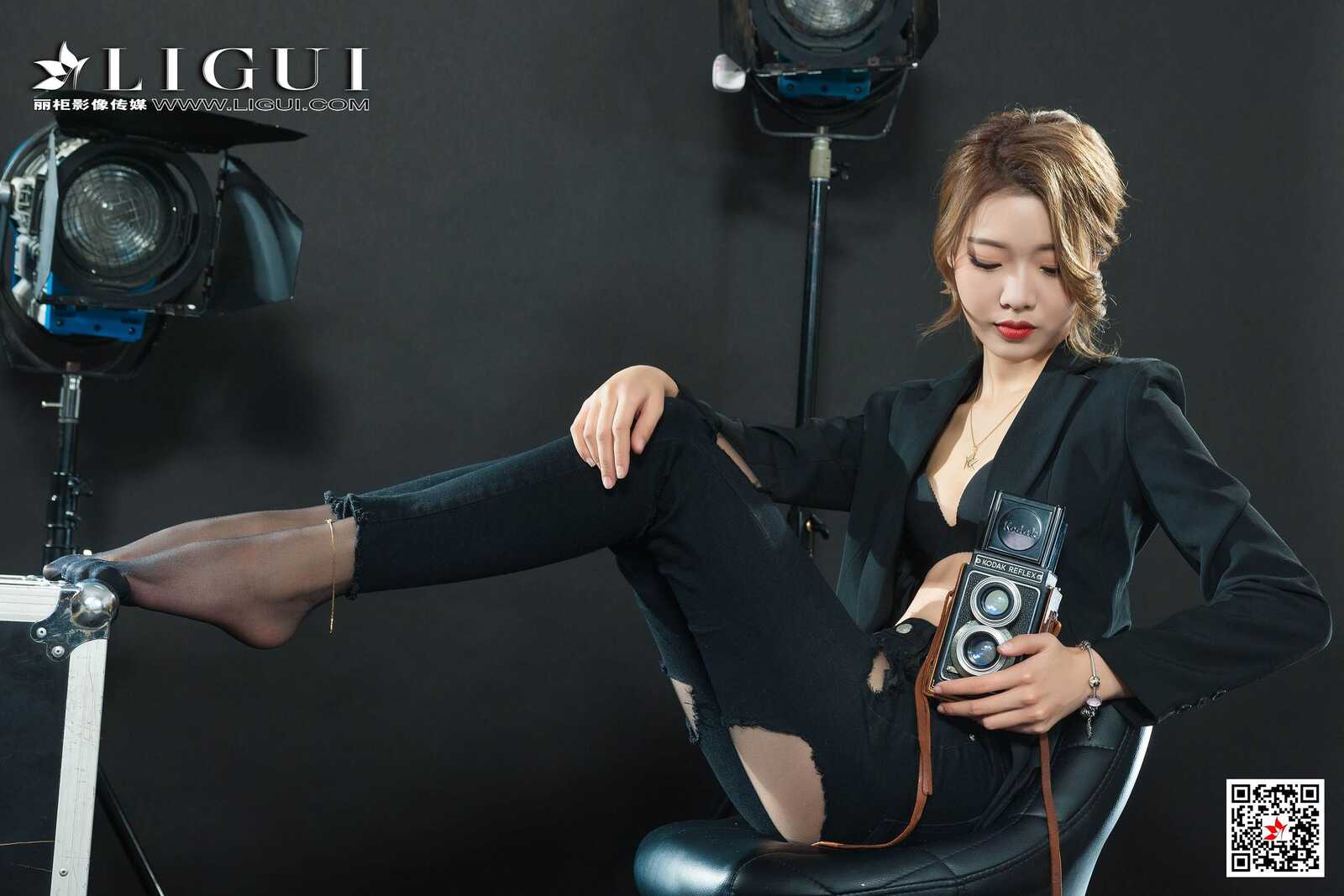 钟情《破洞牛仔黑丝OL》 [丽柜Ligui] 写真集第7张