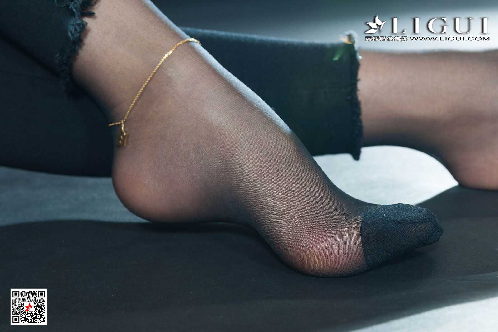 钟情《破洞牛仔黑丝OL》 [丽柜Ligui] 写真集第5张