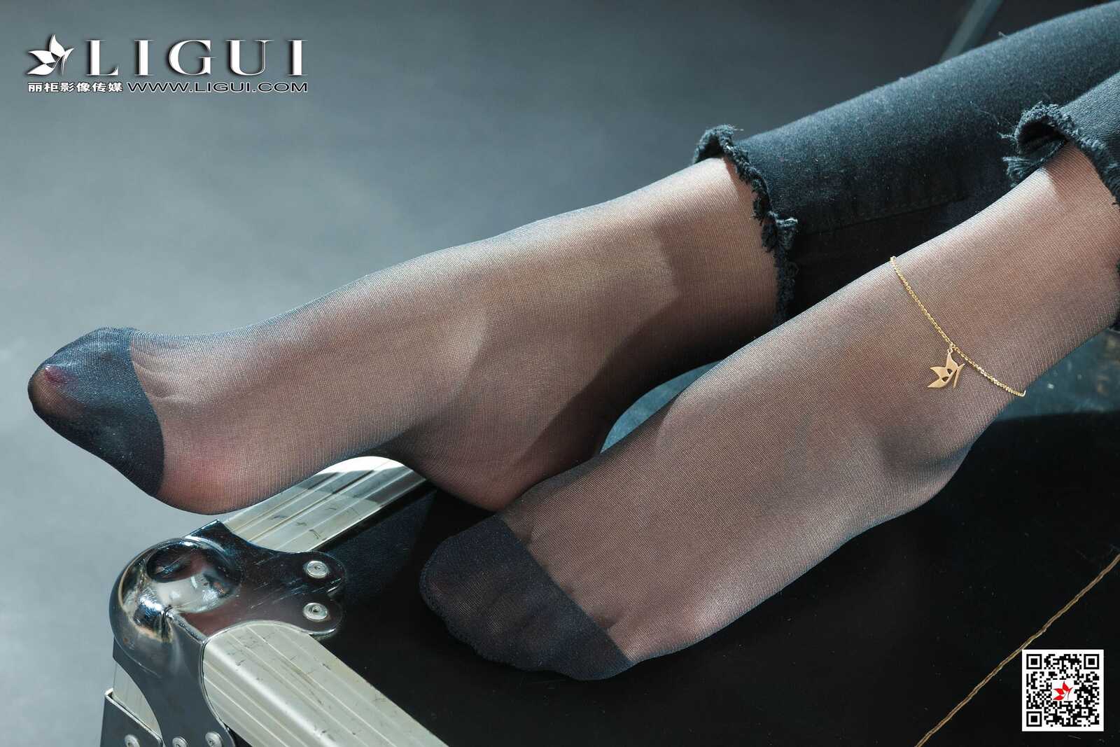 钟情《破洞牛仔黑丝OL》 [丽柜Ligui] 写真集第3张