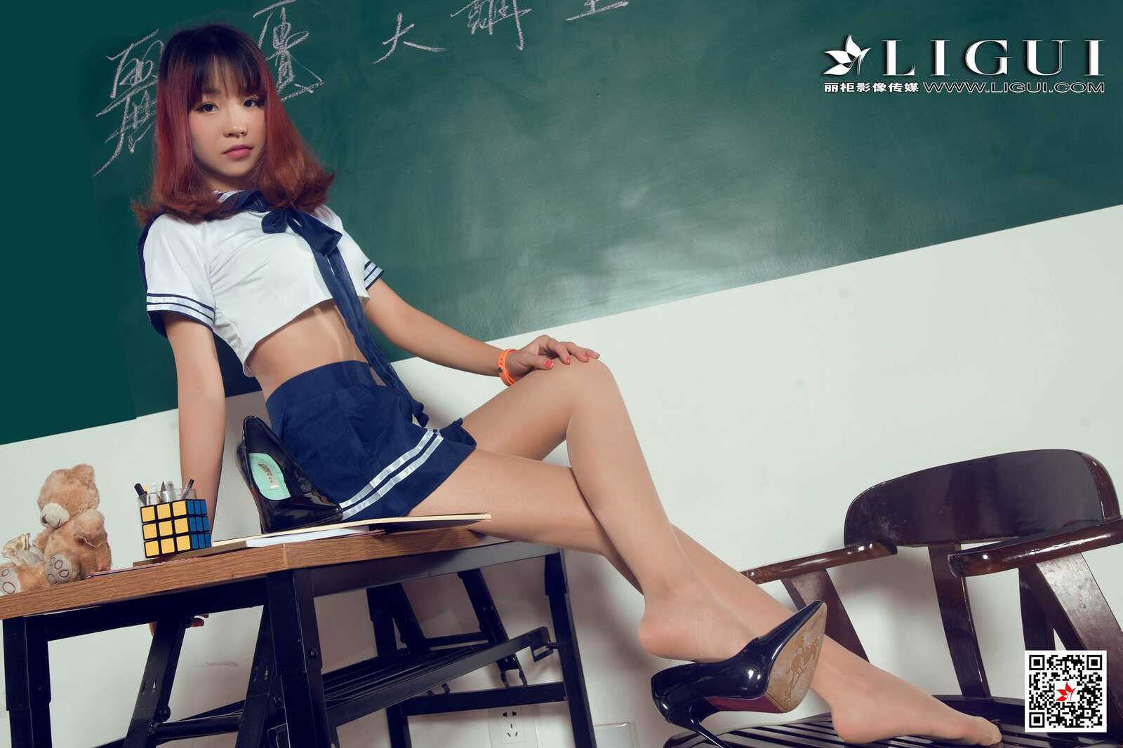 腿模ALAN《教室丝足高跟》 [丽柜Ligui] 写真集第1张