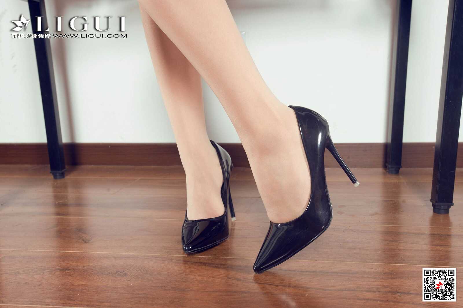 腿模ALAN《教室丝足高跟》 [丽柜Ligui] 写真集第1张