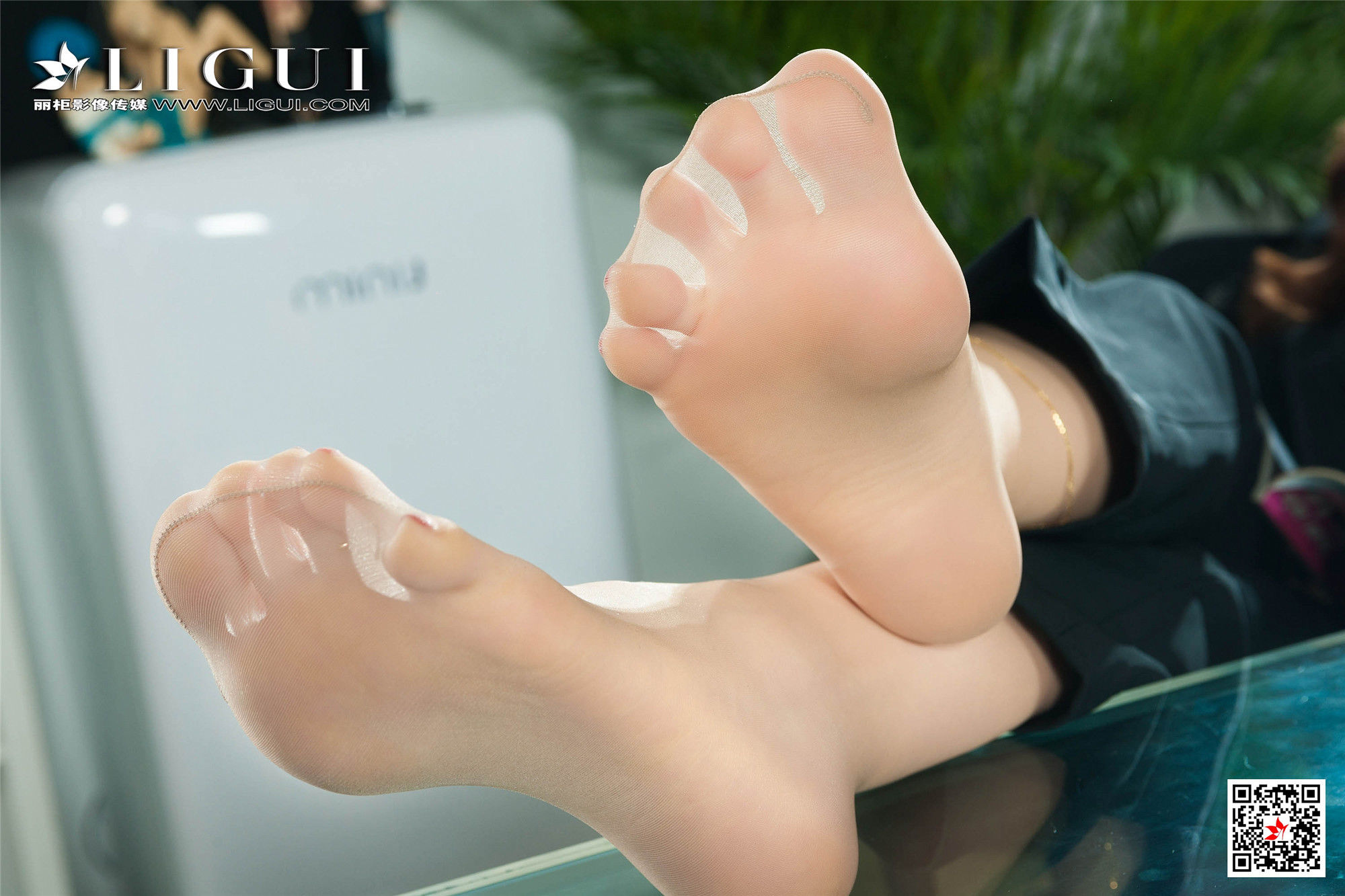 腿模乐乐《OL眼镜女郎》 [丽柜Ligui] 写真集第8张