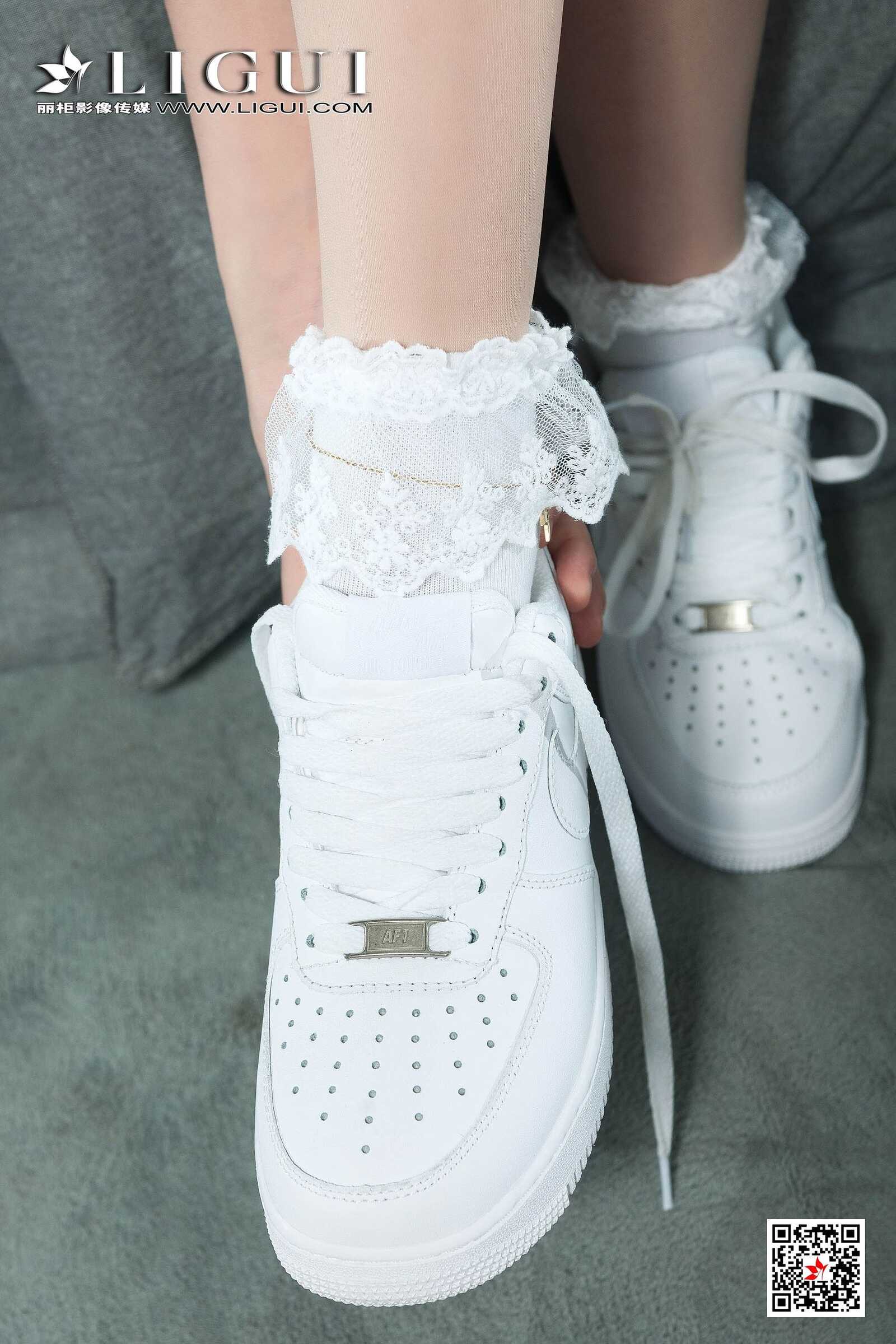 腿模Angelina《制服美腿丝足》 [丽柜Ligui] 写真集第2张