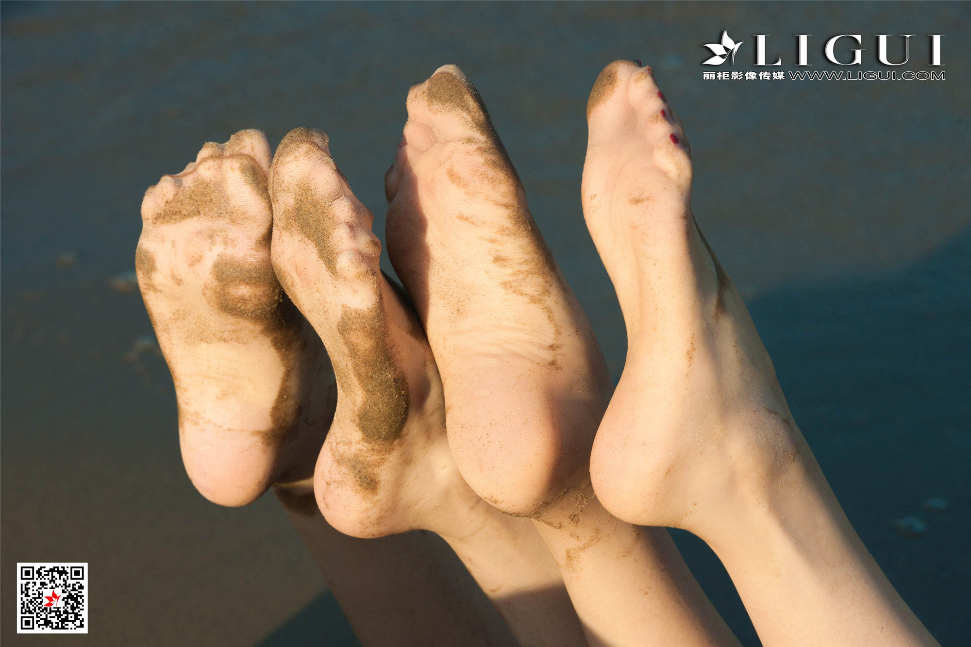 兔子&amp;amp;甜甜《海边姐妹花丝袜秀》 [丽柜Ligui]第1张