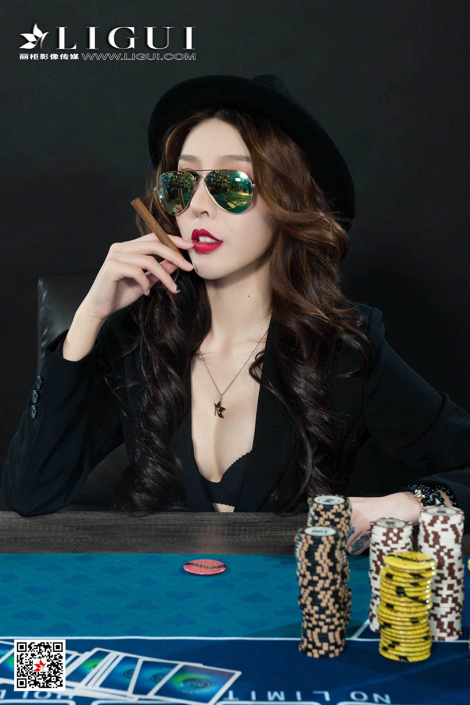 模特兔子《黑丝棋牌官》 [丽柜Ligui] 美腿丝足写第10张