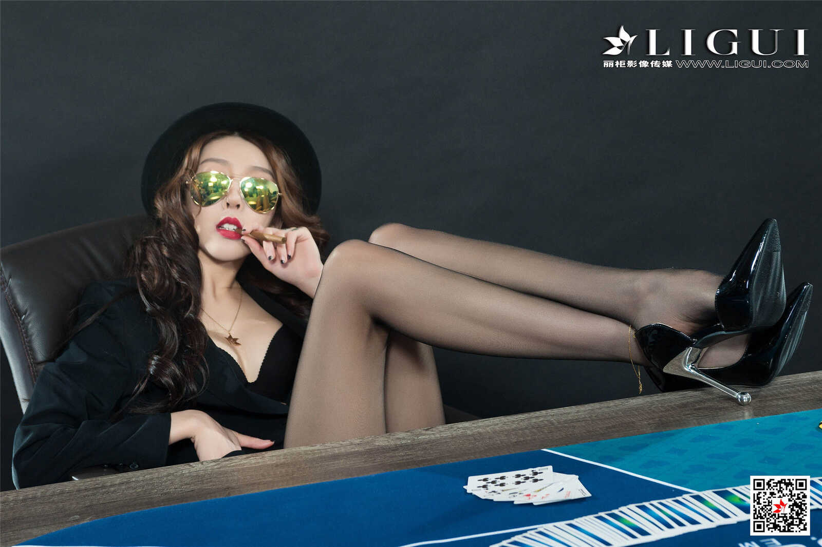 模特兔子《黑丝棋牌官》 [丽柜Ligui] 美腿丝足写第5张