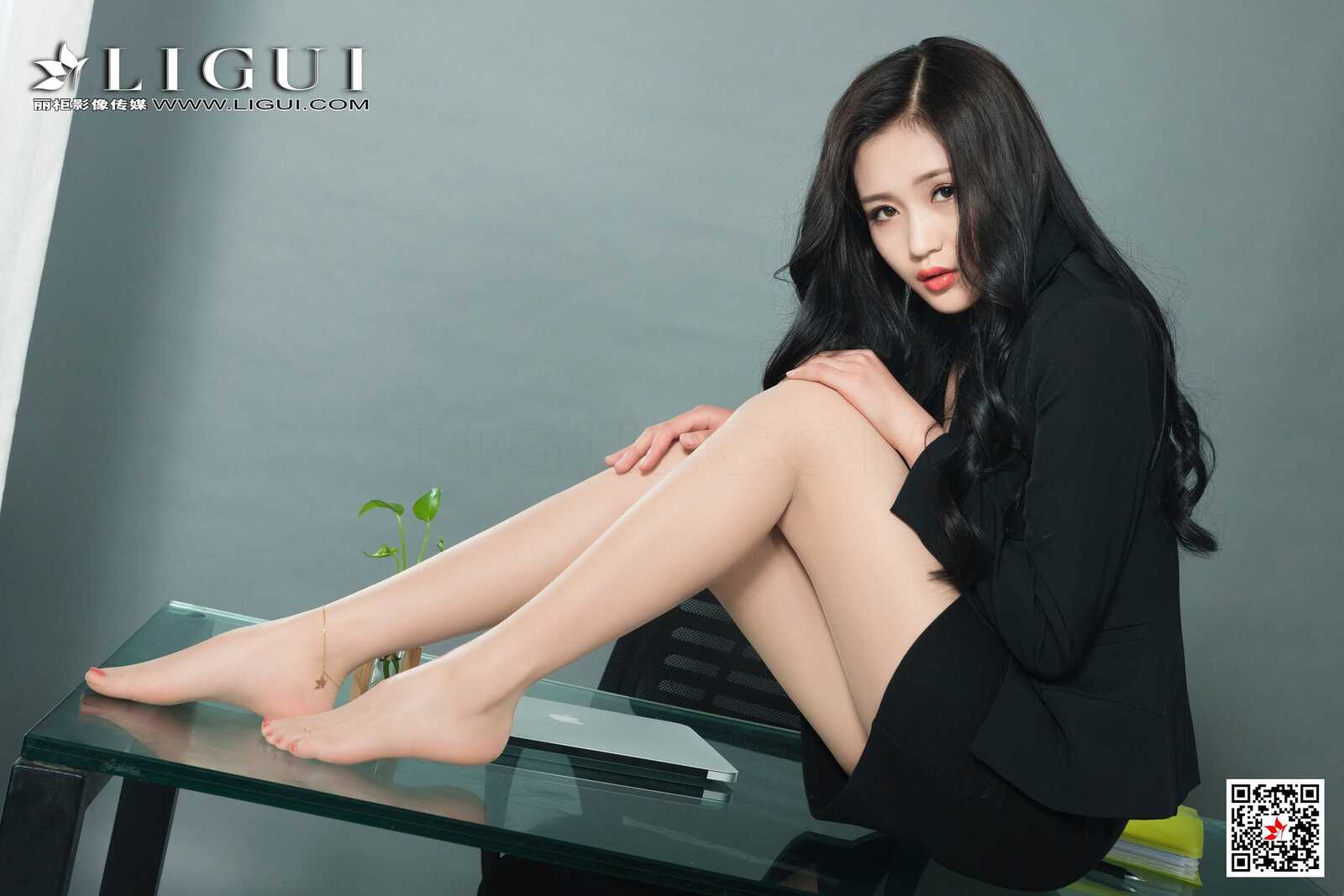 腿模玲玲《肉丝美腿OL》 [丽柜LIGUI] 网络丽人 写第5张