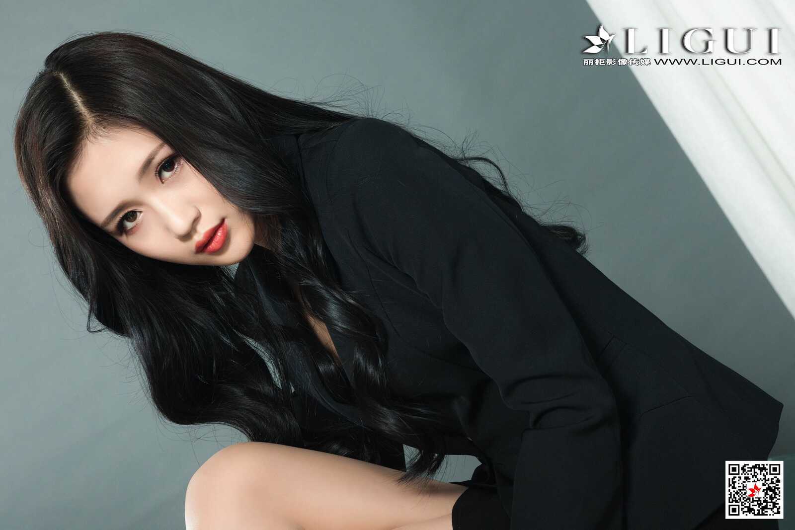 腿模玲玲《肉丝美腿OL》 [丽柜LIGUI] 网络丽人 写第3张