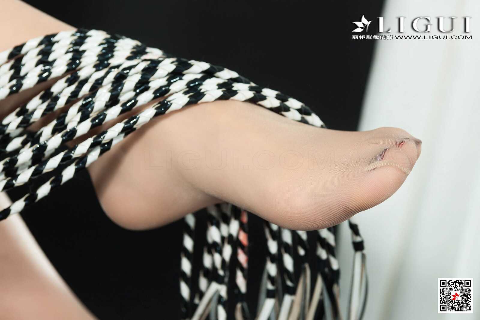 腿模Xilly《黑丝皮鞭系列》 [丽柜美束LIGUI] 网络丽第6张