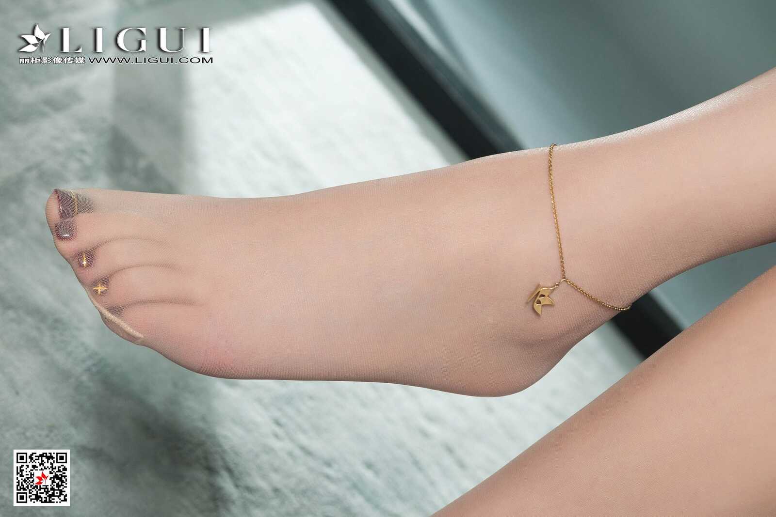 Model 娜娜《肉丝OL高跟女郎》 [丽柜LIGUI] 网络丽人第10张