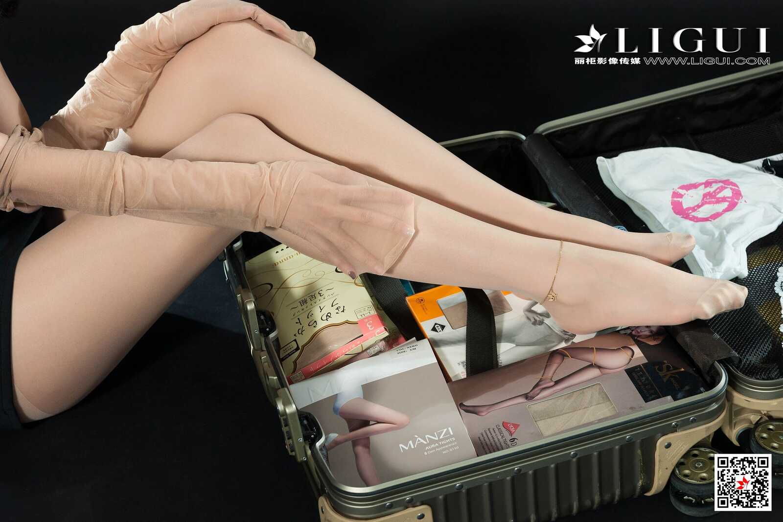 钟情《空姐丝足美腿》 [丽柜LIGUI] 网络丽人 写真第3张