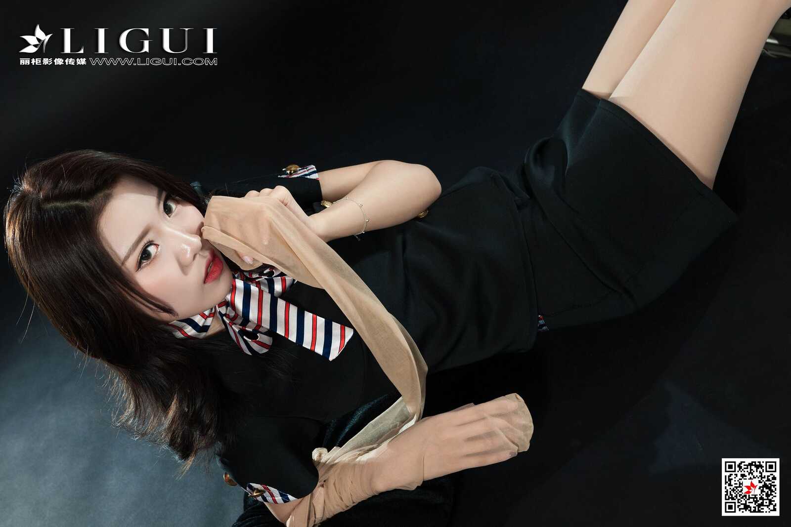 钟情《空姐丝足美腿》 [丽柜LIGUI] 网络丽人 写真第2张