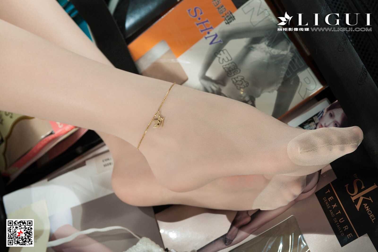 钟情《空姐丝足美腿》 [丽柜LIGUI] 网络丽人 写真第1张