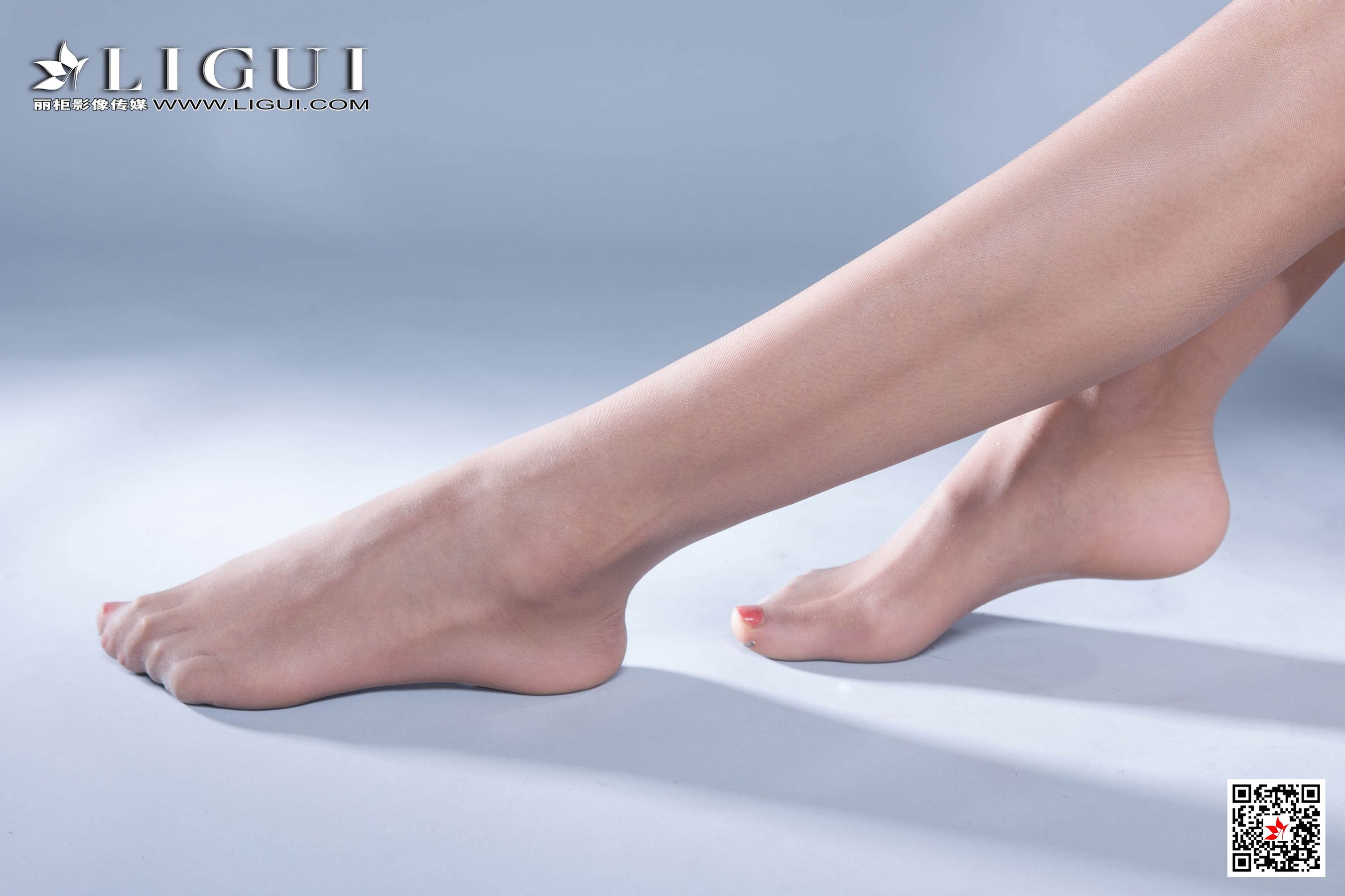 腿模潼潼《肉丝OL女郎》 [丽柜LiGui] 网络丽人 写第1张