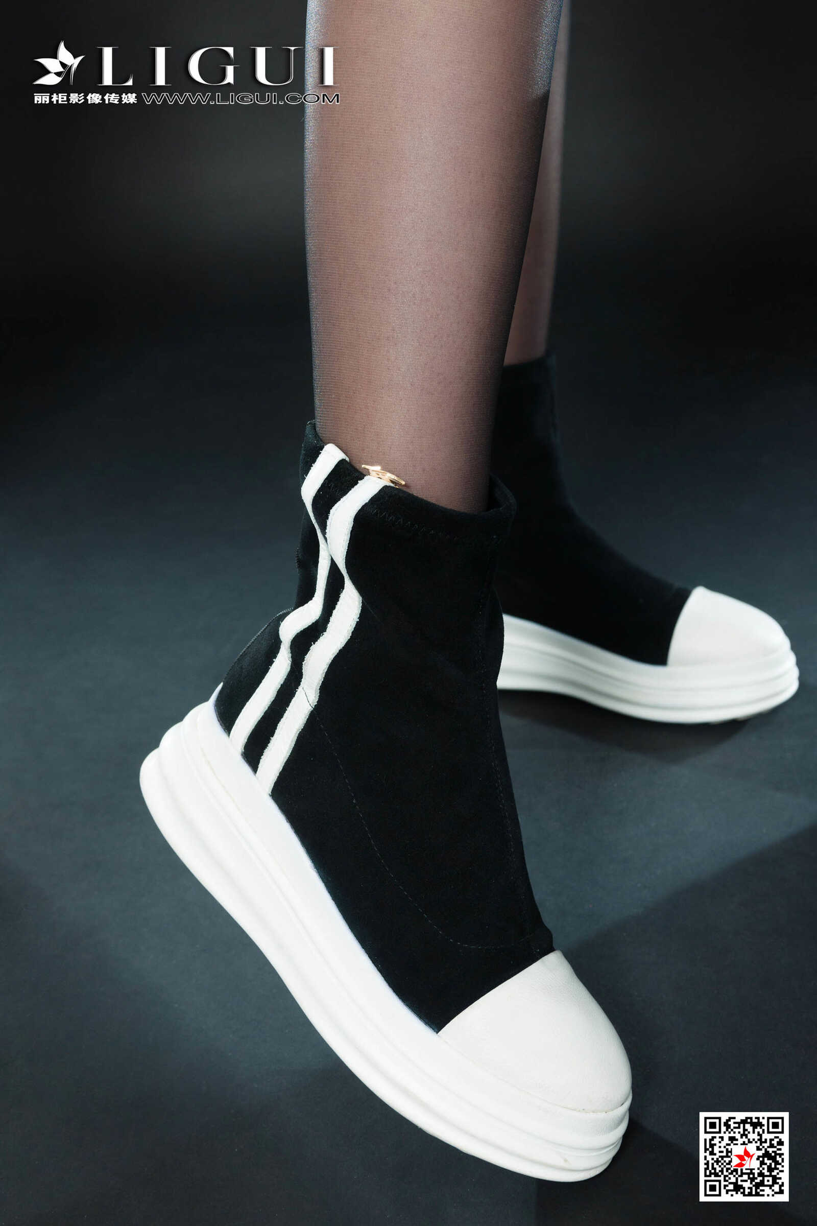 允娜《黑丝吊带牛仔女神》 [丽柜Ligui] 写真集第13张