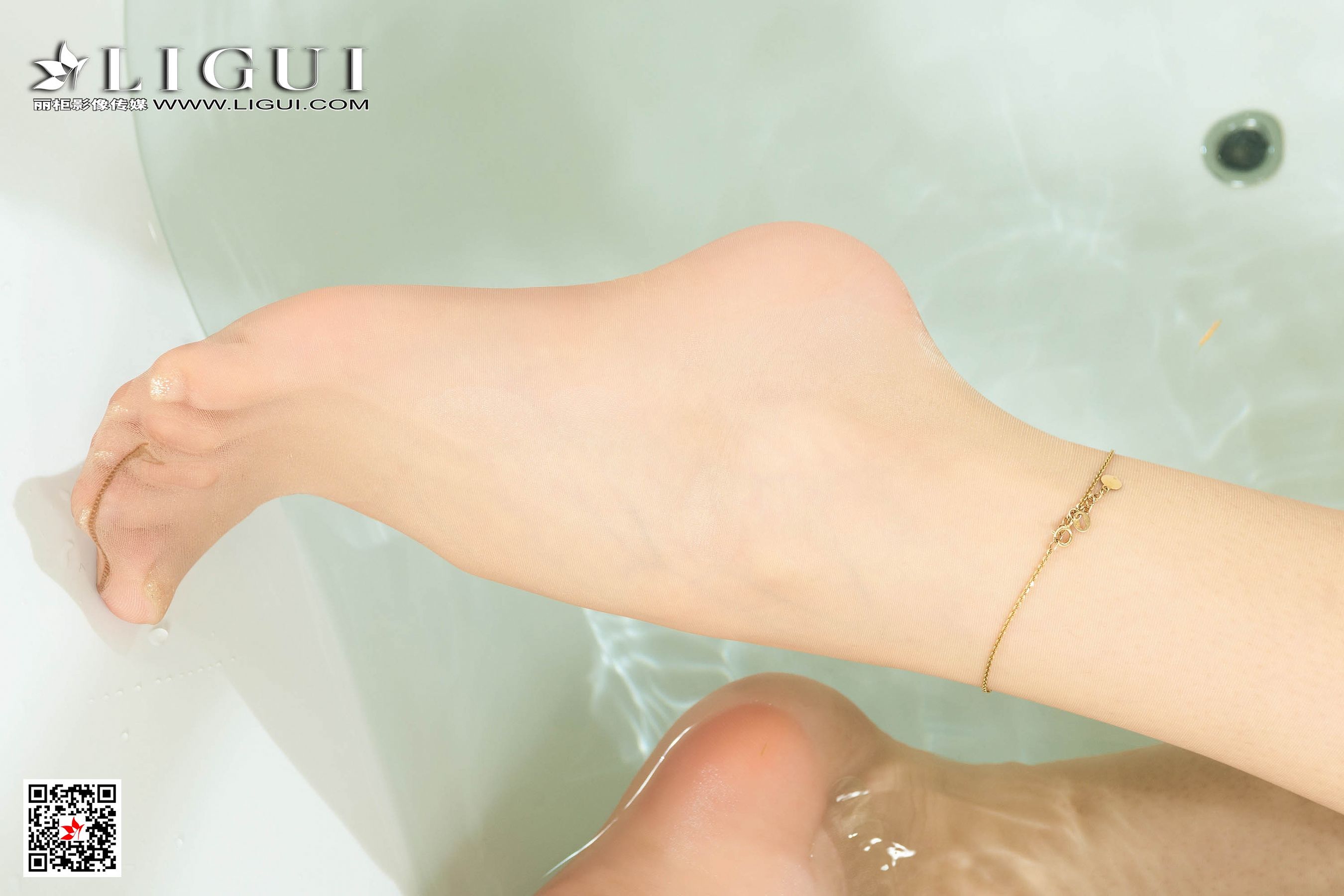 Model 兔子《浴室白衬衫湿身丝足》 [丽柜Ligui] 写第11张