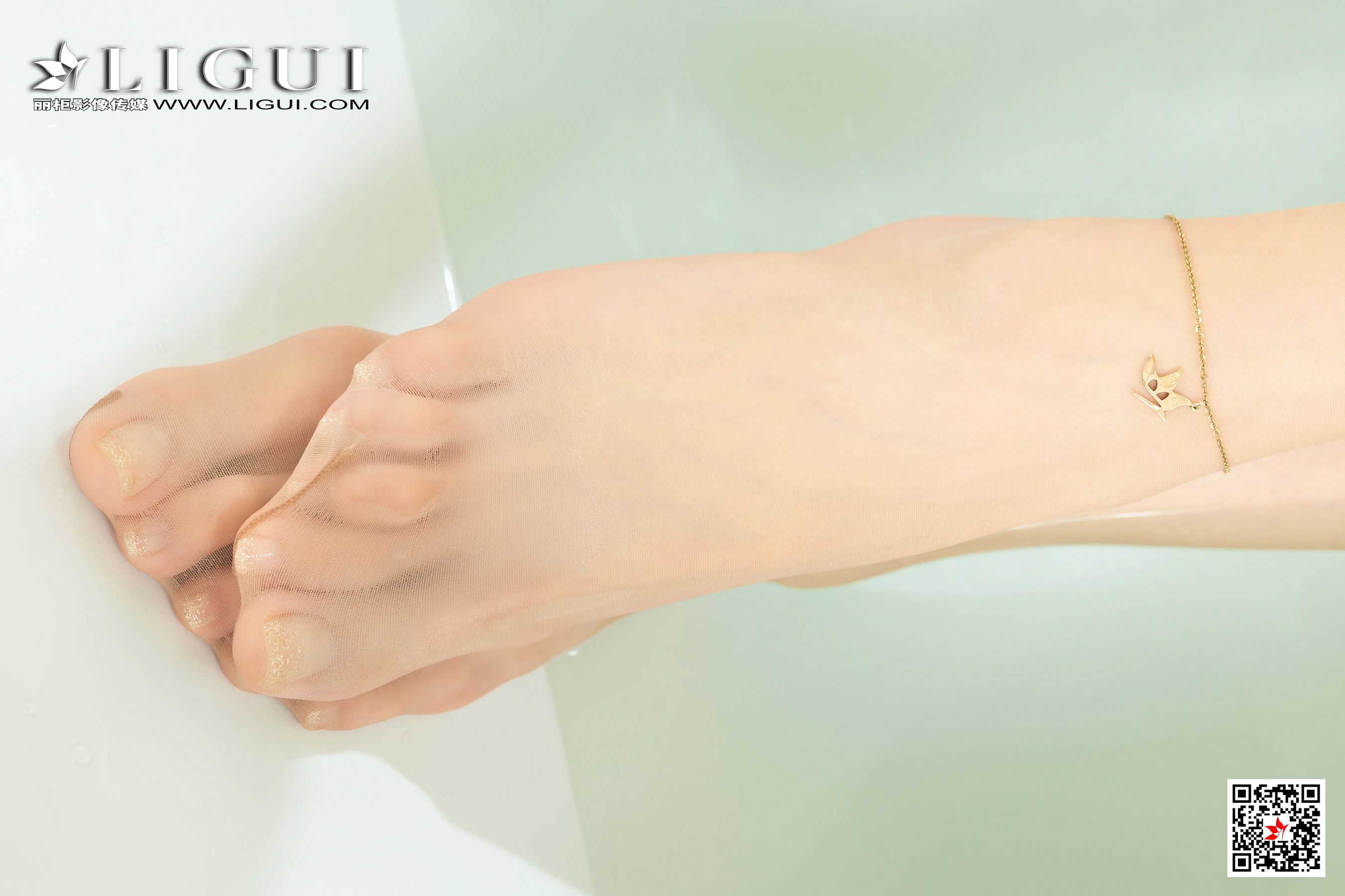 Model 兔子《浴室白衬衫湿身丝足》 [丽柜Ligui] 写第10张