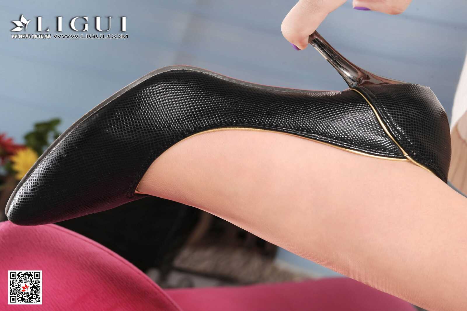 Model 美美&侨侨《肉丝美腿制服诱惑》 [丽柜第3张