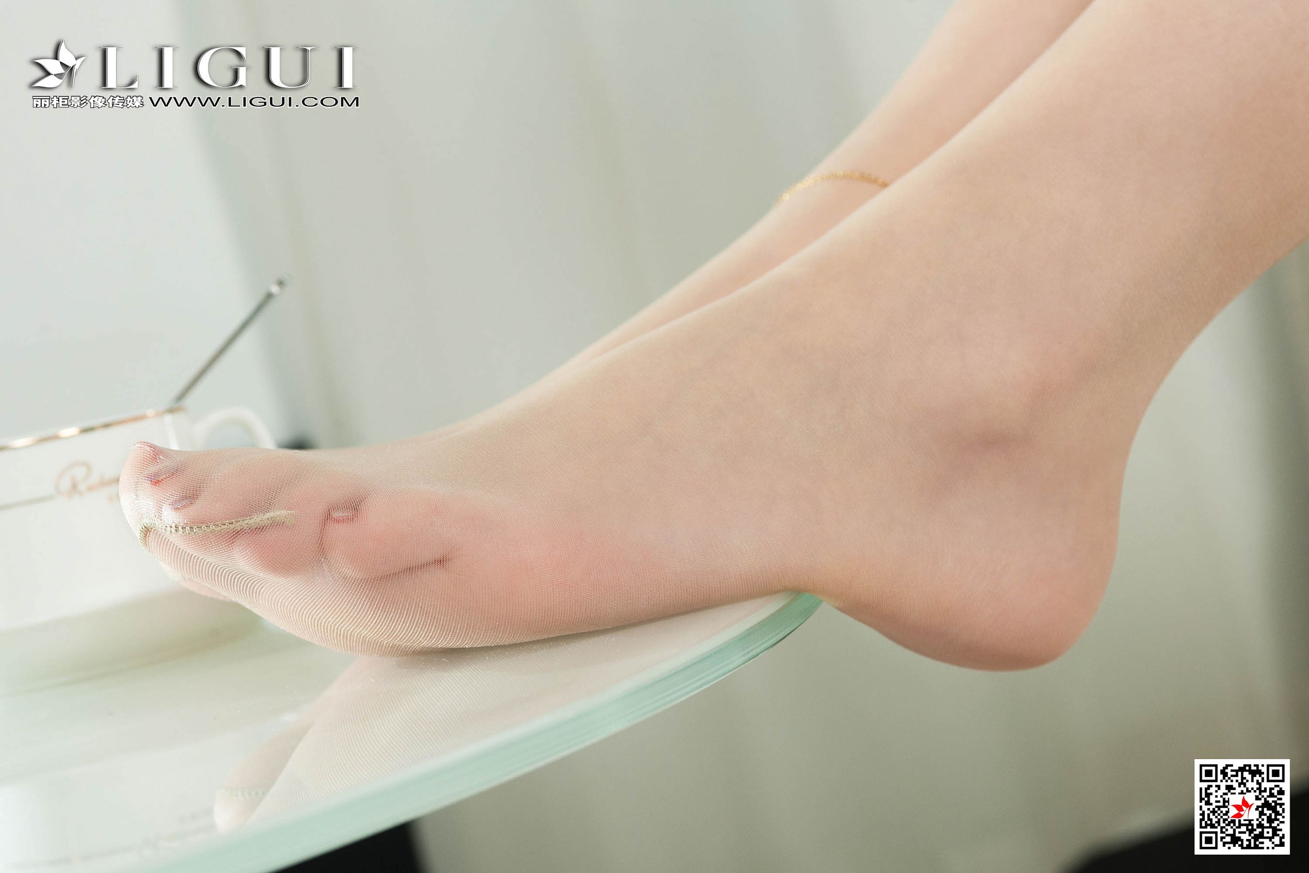 Model 洋洋《水手服眼镜妹丝足》 [丽柜LIGUI] 网络第2张