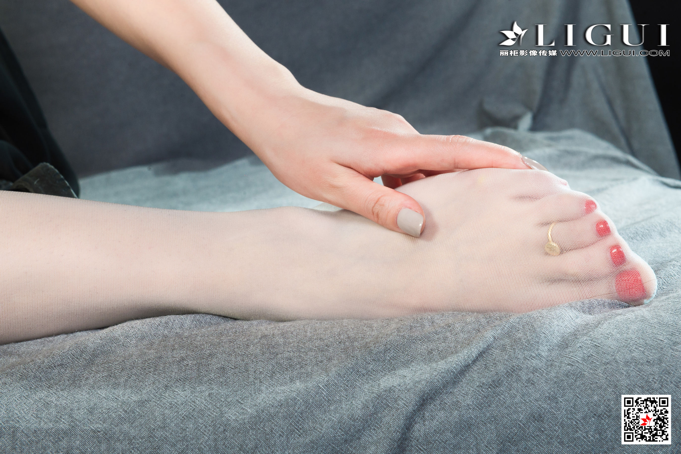 [丽柜Ligui] Model 汐汐 《颜丝香吻》 写真套图第13张