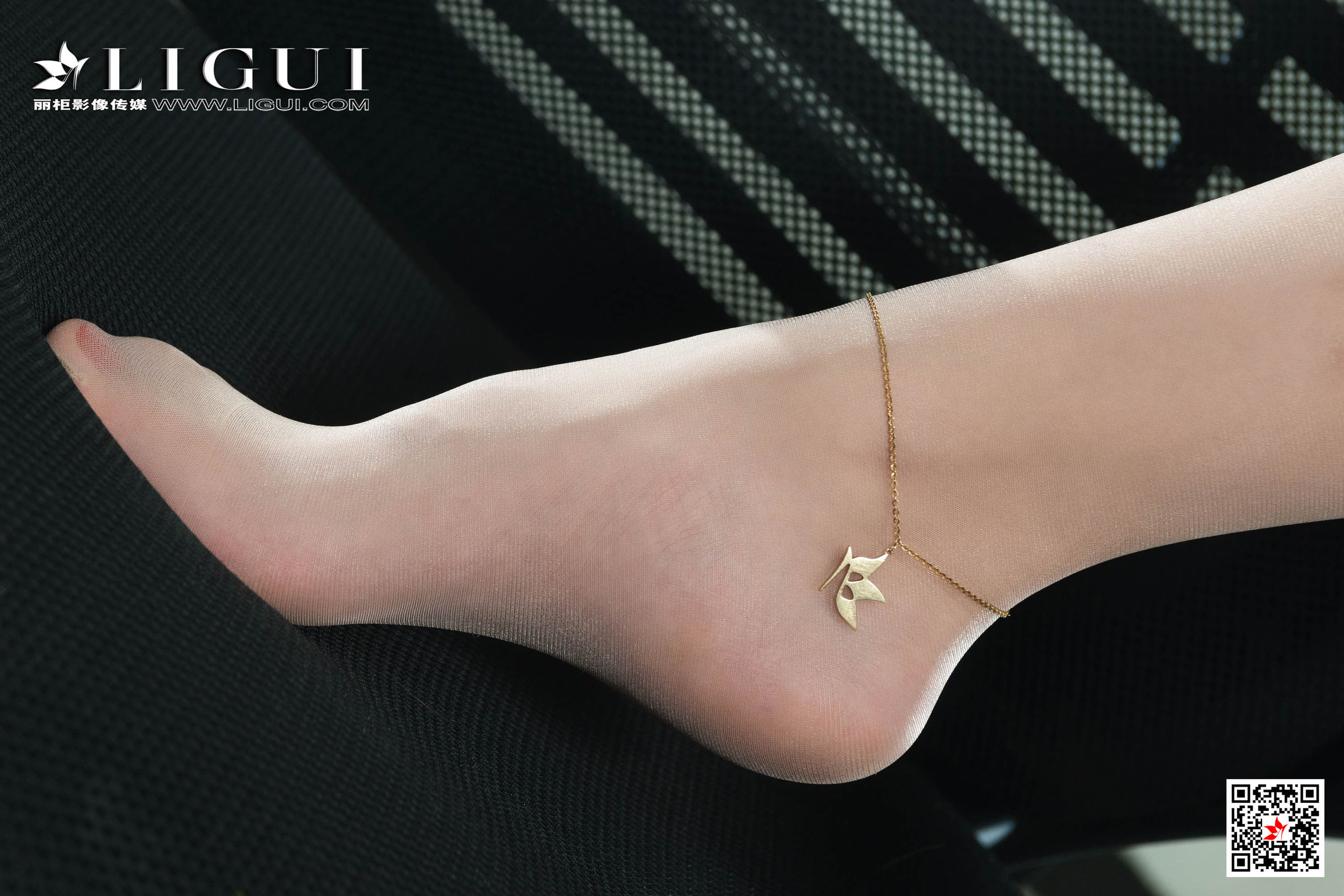 [丽柜Ligui] 网络丽人 Model 程程 - 校服丝足诱惑第8张