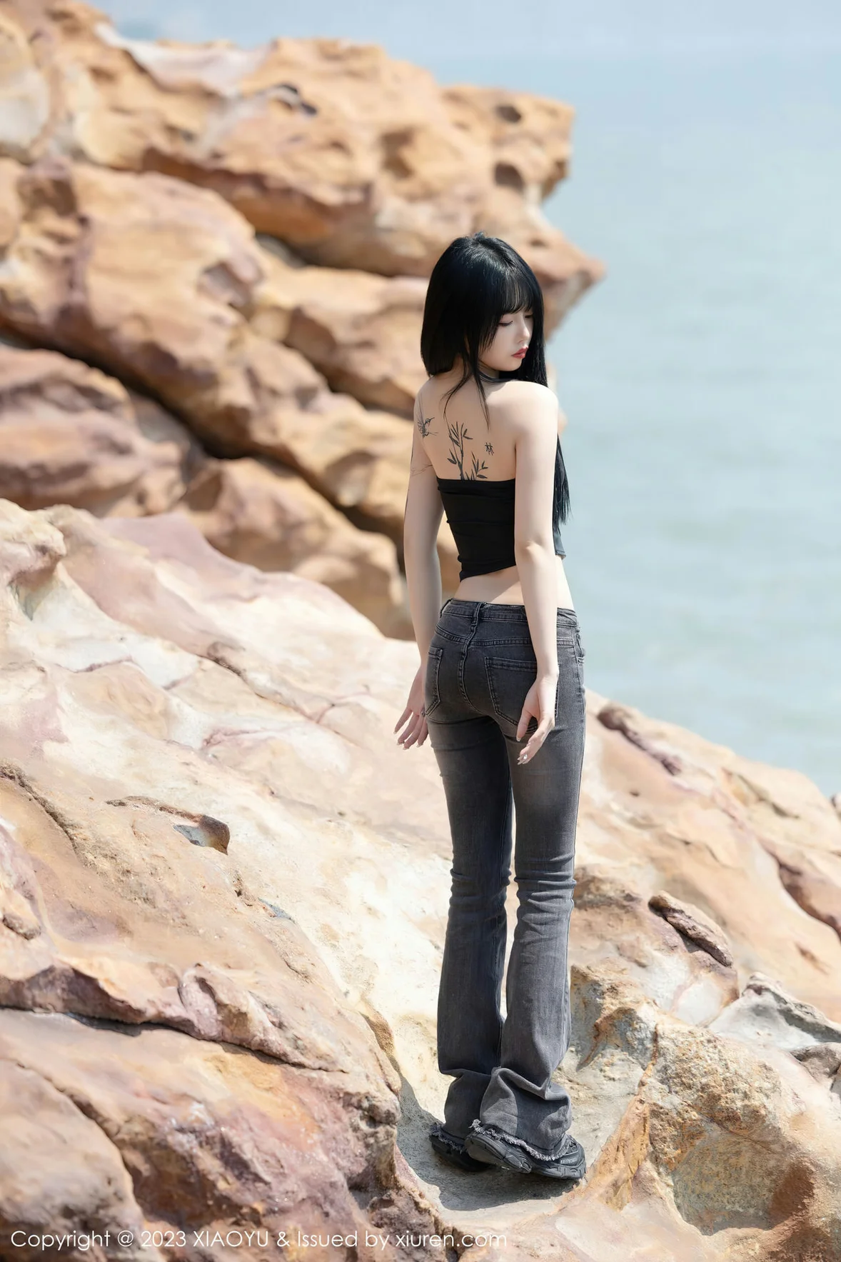  XIAOYU 语画界 Vol.1047 奶瓶. 性感蛋黄色性感写真 [99P]第5张