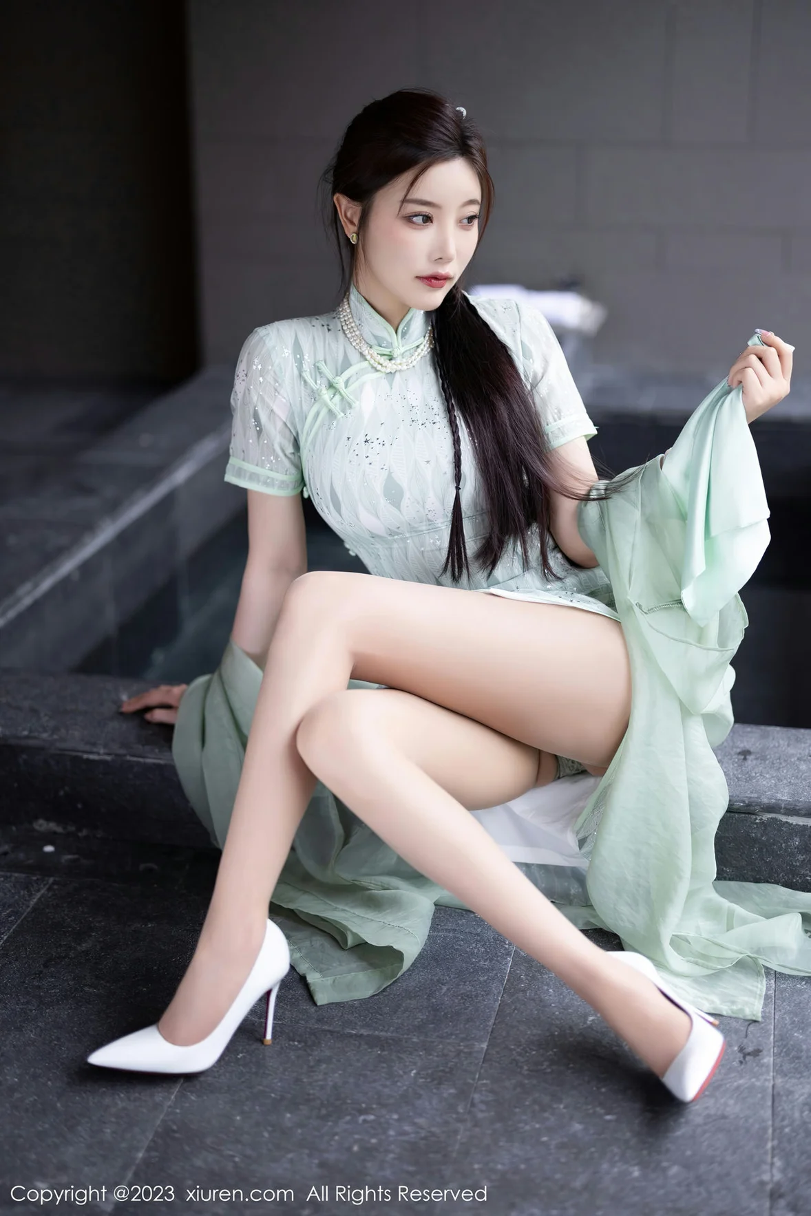  XiuRen 秀人 No.6983 杨晨晨Yome 淡绿色旗袍性感写真 [85P]第7张